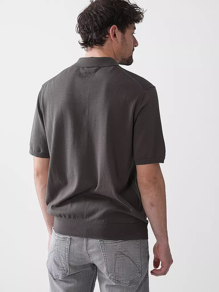 CLOSED | Poloshirt | 