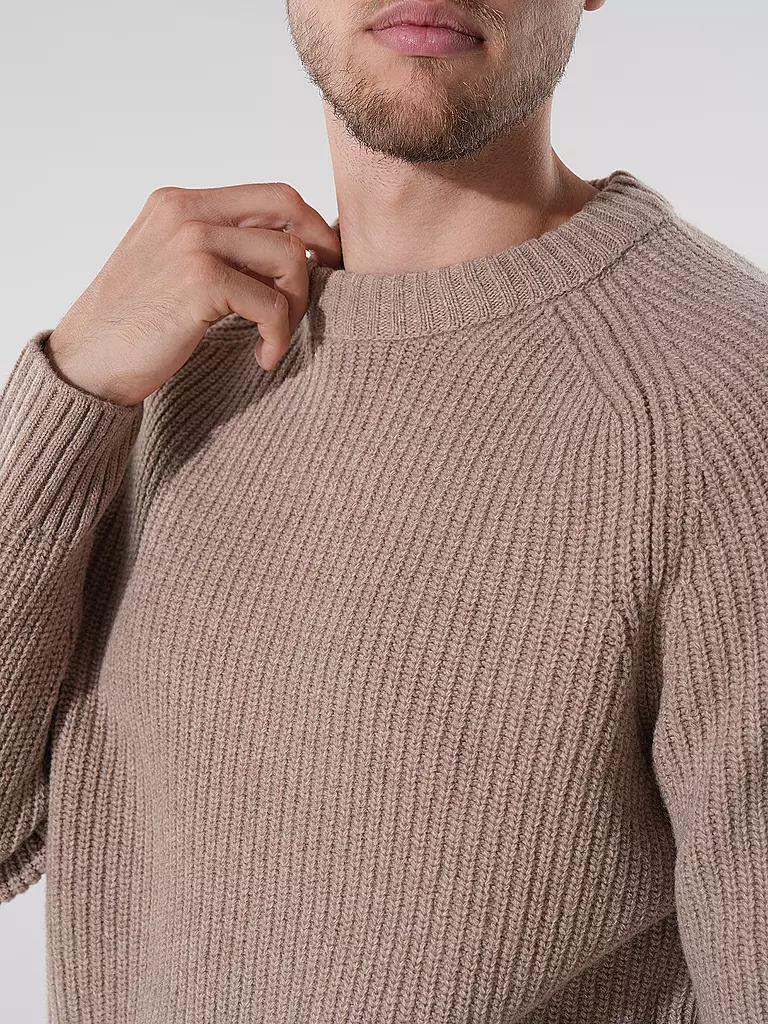 CLOSED | Pullover | 