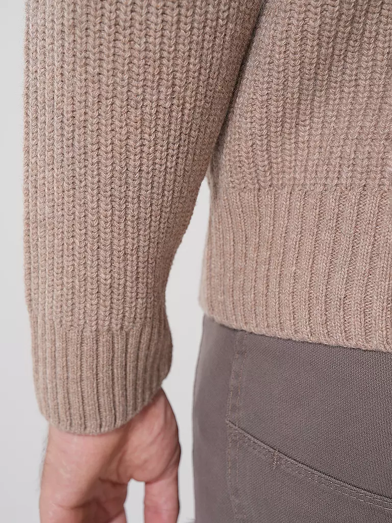 CLOSED | Pullover | 