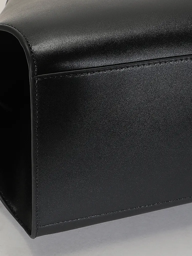 COCCINELLE | Bolso de cuero - Bolso de mano COCCINELLETYLDE
Marca: COCCINELLE
Color: negro
Categorías: Moda, Mujer

Material: Cuero
Diseño: Liso
Detalles: Logo | Negro