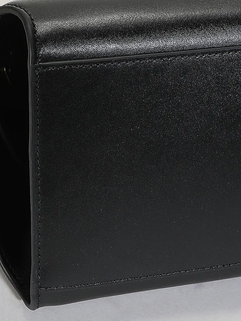 COCCINELLE | Bolso de cuero - Bolso de mano COCCINELLETYLDE
Marca: COCCINELLE
Farbe: negro
Categorías: Moda, Mujer

Material: cuero
Diseño: Liso
Detalles: Logo | Negro