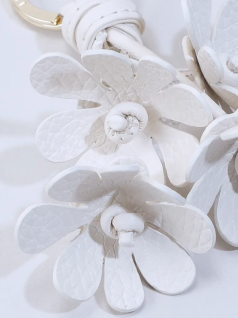 COCCINELLE | Charm para bolso FLOWERS | Blanco