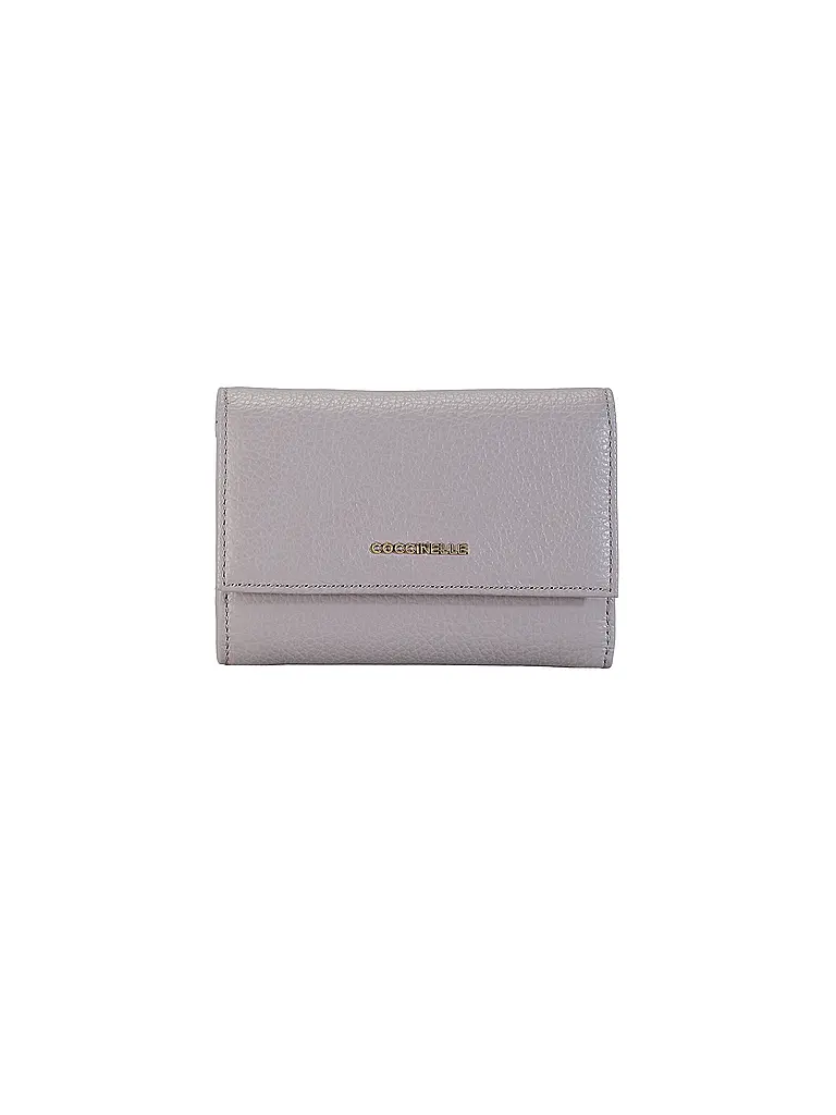 COCCINELLE | Nombre del producto: Cartera METALLIC SOFT
Marca: COCCINELLE
Color: lila
Categorías: Moda, Mujer

Material: Cuero
Estampado: Liso
Detalles: Logotipo | Lila
