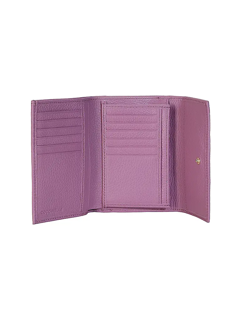 COCCINELLE | Nombre del producto: Monedero METALLIC SOFT
Marca: COCCINELLE
Color: rosa
Categorías: Moda, Mujer

Material: Cuero
Estampado: Liso
Detalles: Logotipo | Fucsia