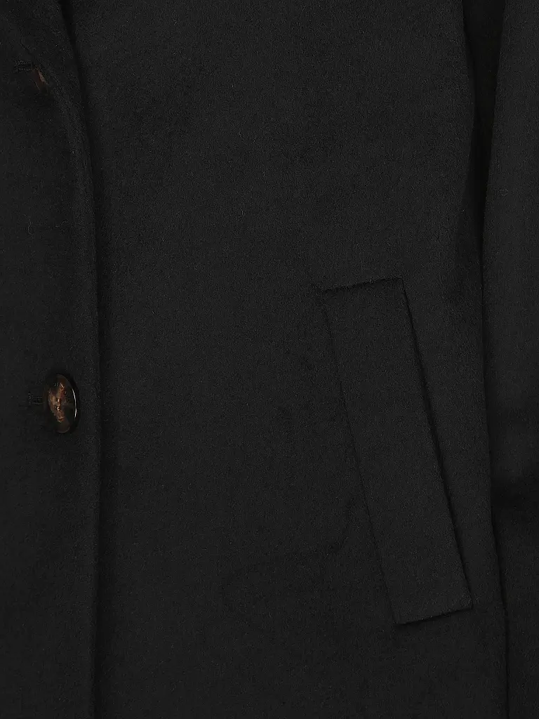 COMMA IDENTITY | Abrigo | 