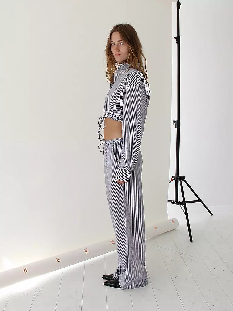 DESIGNERS REMIX | Bluse Cropped Fit HARRIET | Azul claro