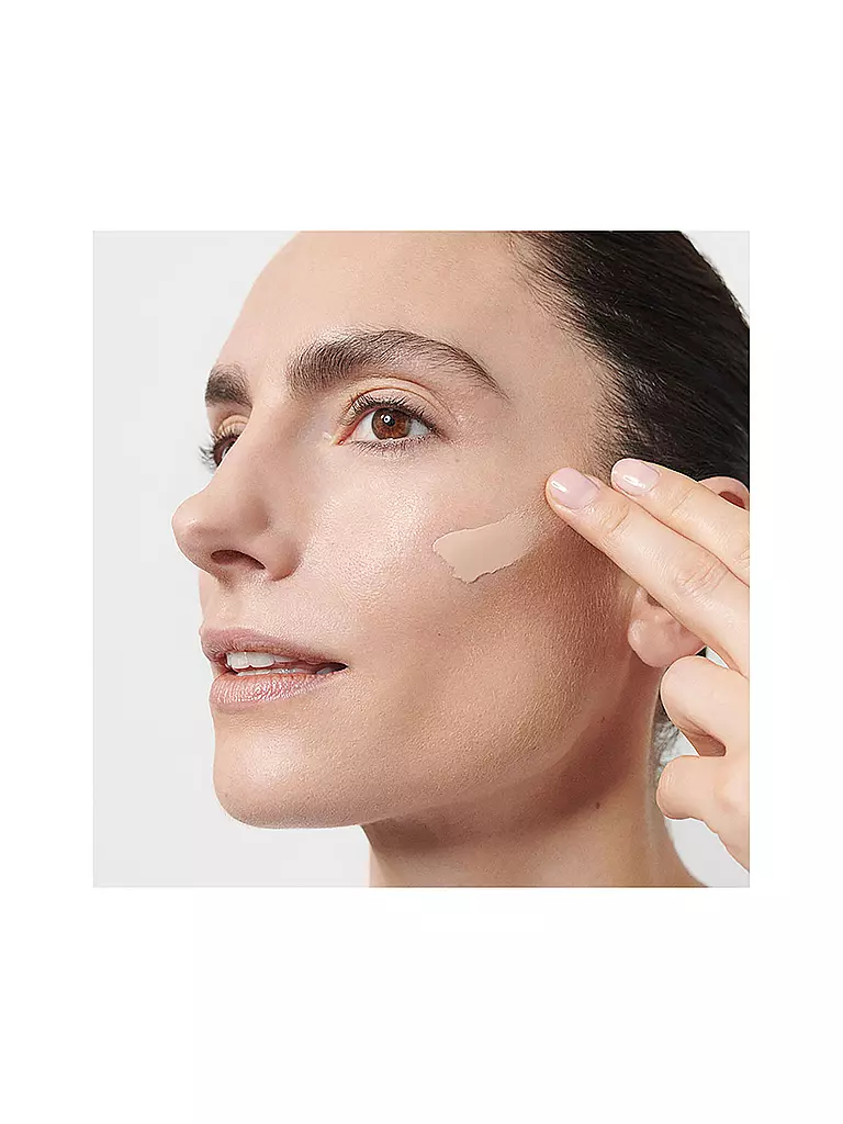 DR. HAUSCHKA | Base de maquillaje (03 Chestnut) | Marrón claro