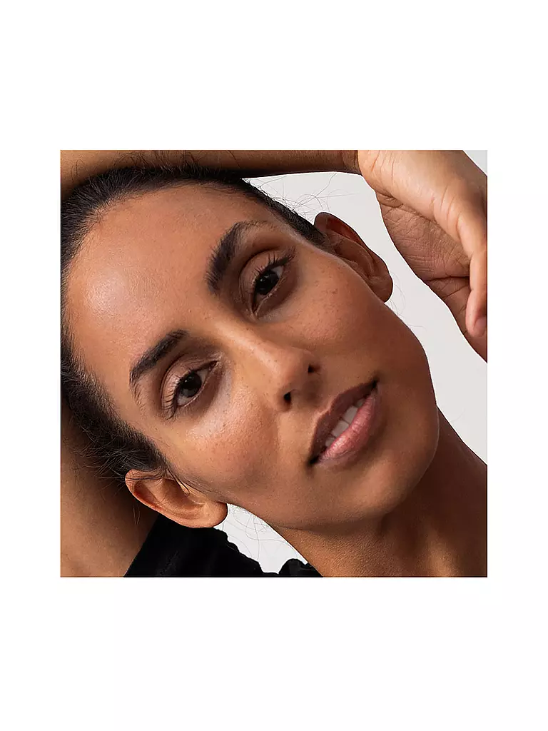 DR. HAUSCHKA | Base de maquillaje (05 Nuez moscada) | Marrón