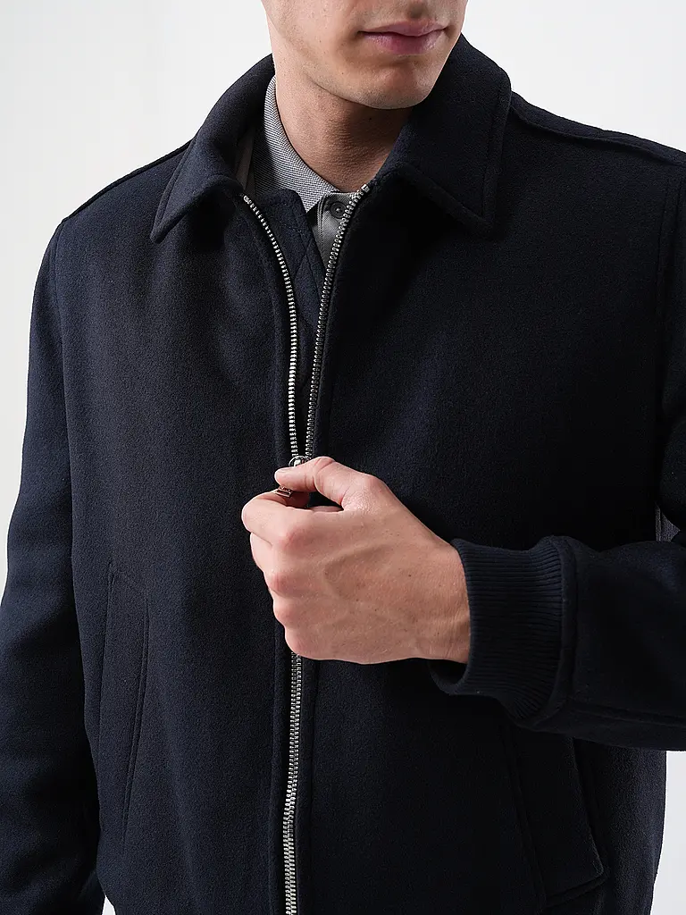 DRYKORN | Nombre del producto: Blouson FLYGHT-B | 