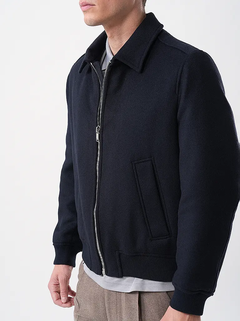 DRYKORN | Nombre del producto: Blouson FLYGHT-B | 