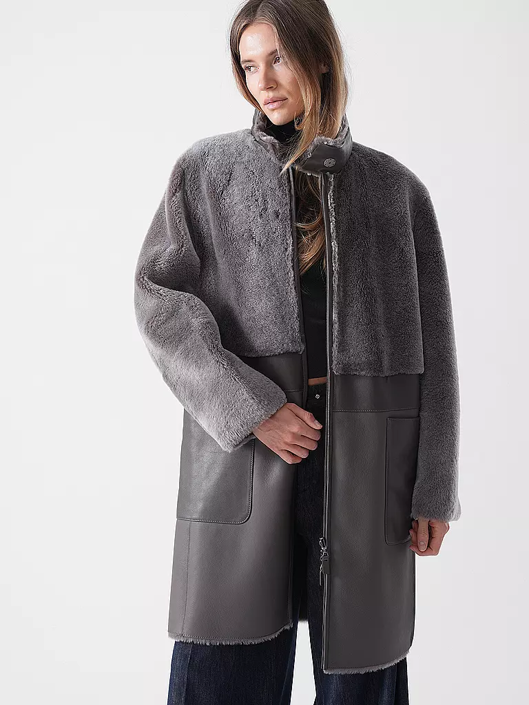 EMPORIO ARMANI | Abrigo de piel de cordero | 