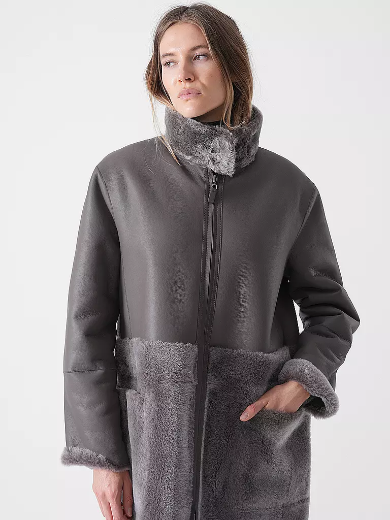 EMPORIO ARMANI | Abrigo de piel de cordero | 