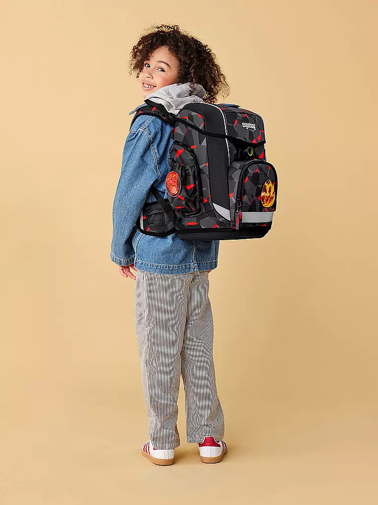 ERGOBAG | Set de mochila escolar de 6 piezas CUBO LIGHT TaekBärdo | Negro