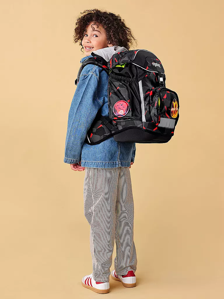 ERGOBAG | Set de mochila escolar de 6 piezas PACK TaekBärdo | Negro