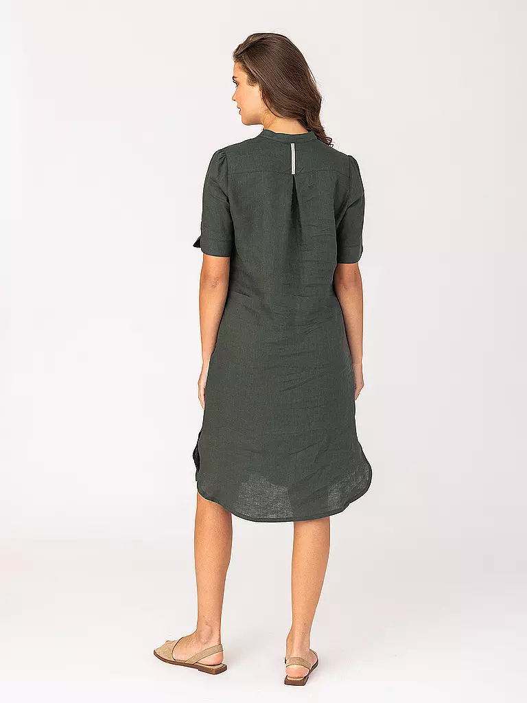 FELI & HANS | Minivestido KLEO
Marca: FELI & HANS
Color: verde oscuro
Categorías: Moda, Mujer

Largo de manga: Manga corta
Material: Lino
Forma del cuello: Cuello mao
Diseño: Liso
Estilo y ocasión: Ocio
Detalles: Pliegues | 