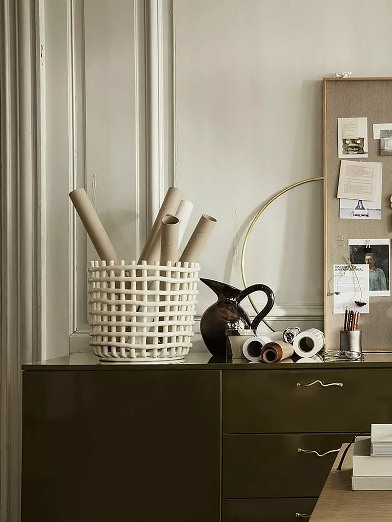 FERM LIVING | Cesta de almacenamiento de cerámica grande blanquecino | Blanco