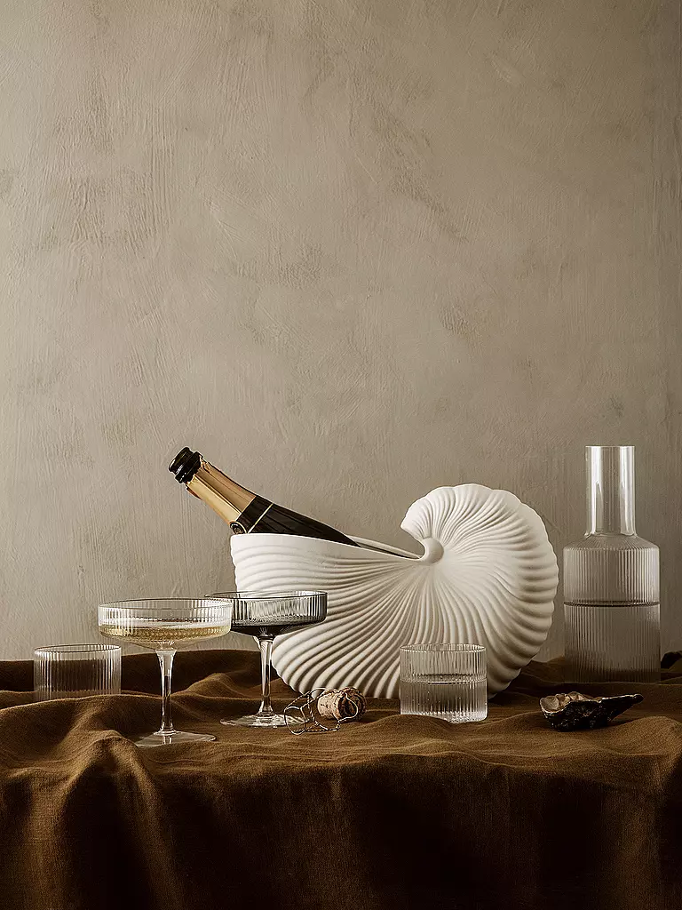 FERM LIVING | Copas de champán RIPPLE Smoked, juego de 2 | Gris