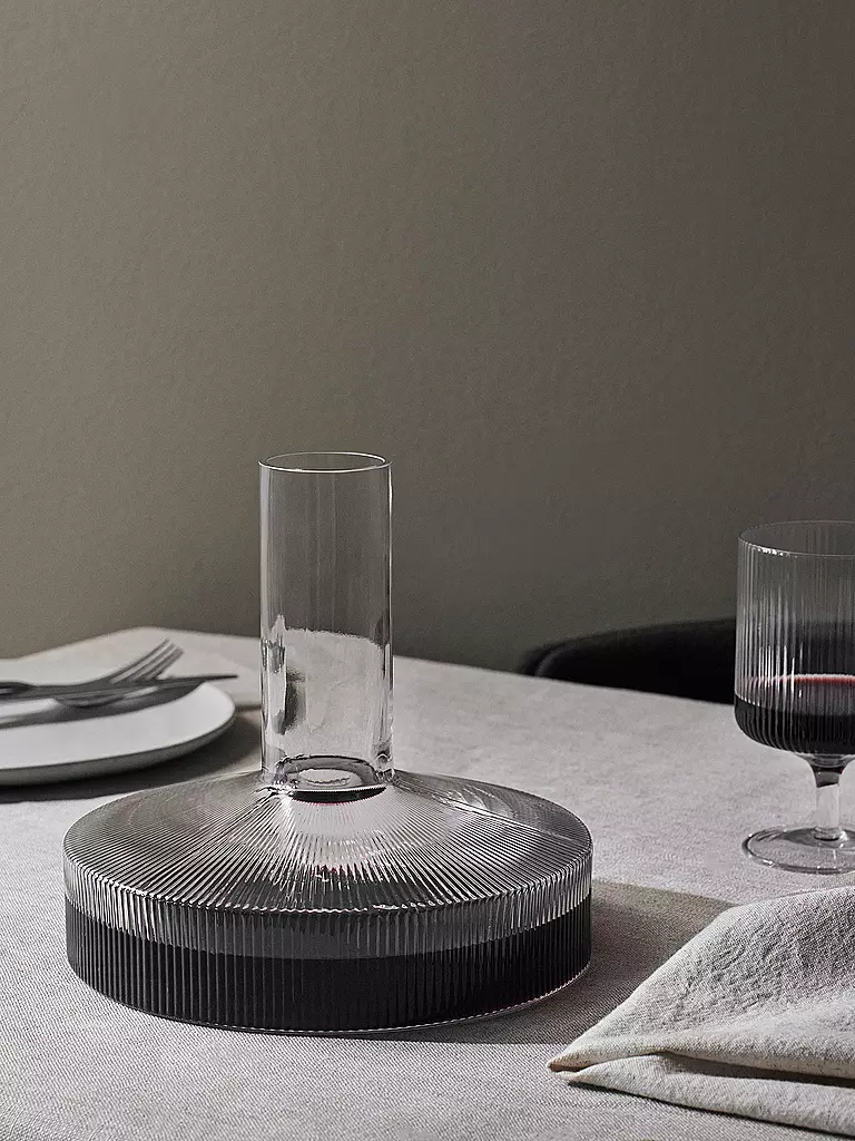 FERM LIVING | Jarra de vino RIPPLE 1,1l | Transparente