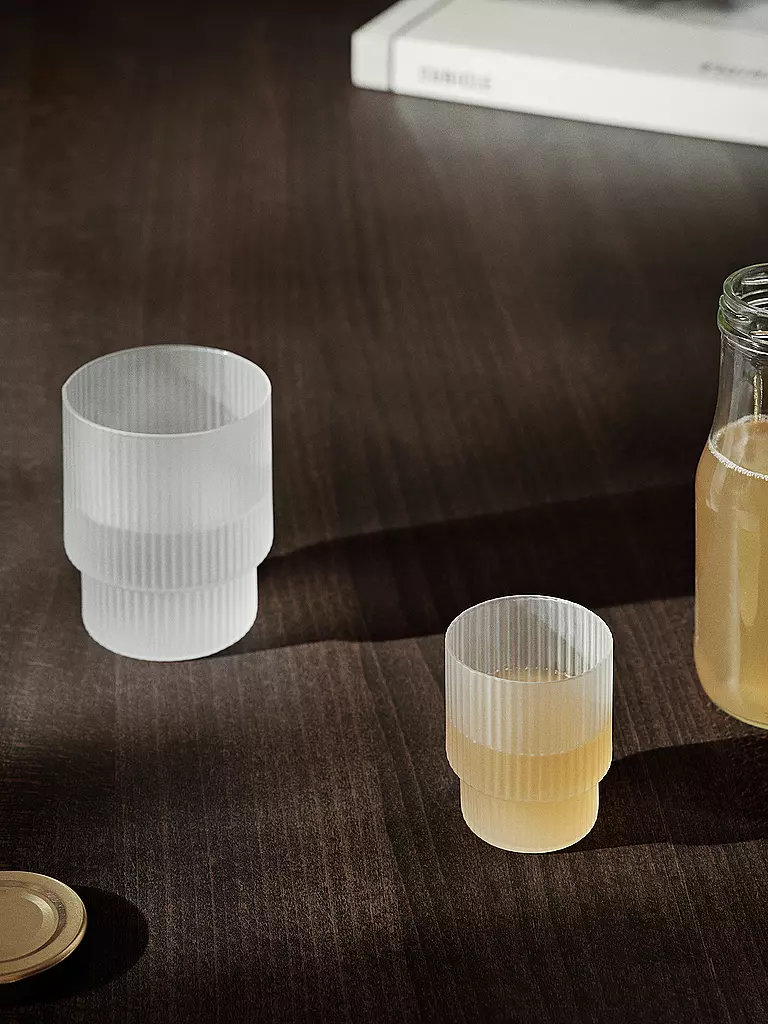 FERM LIVING | Juego de 4 vasos de agua RIPPLE Frosted | Blanco