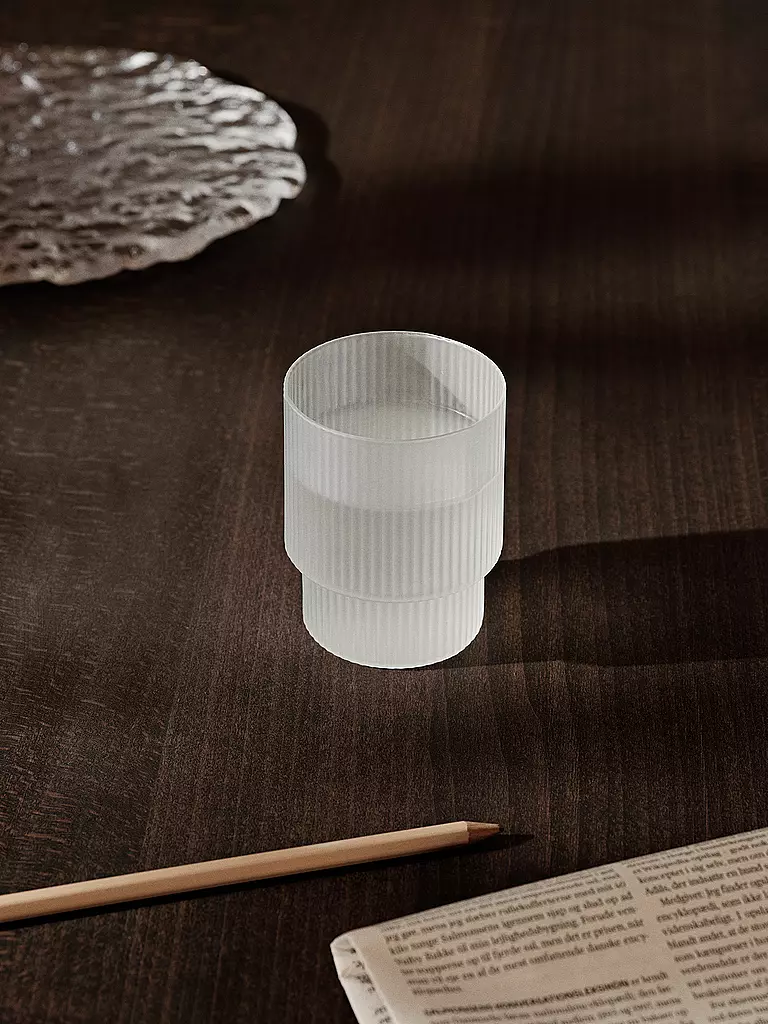 FERM LIVING | Juego de 4 vasos de agua RIPPLE Frosted | 