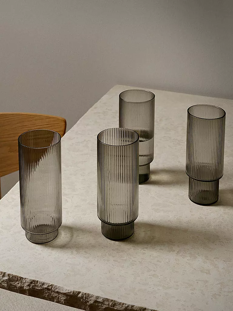 FERM LIVING | Juego de 4 vasos de tubo RIPPLE Smoked Grey | Transparente