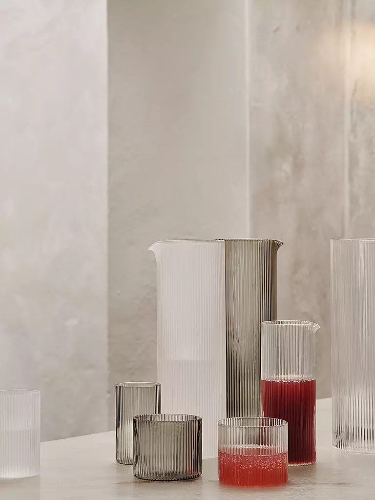 FERM LIVING | Juego de 4 vasos RIPPLE Smoked Grey | Transparente