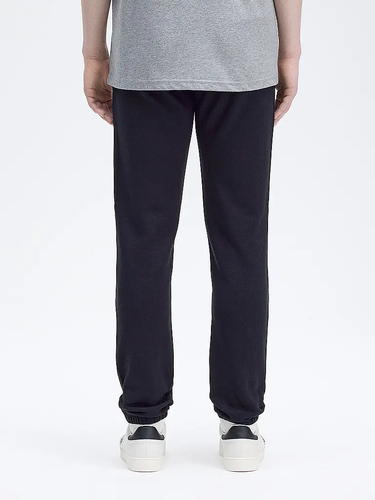 FRED PERRY | Pantalones de chándal
Marca: FRED PERRY
Color: azul
Categorías: Moda, Hombre

Material: Felpa, Algodón
Estampado: Liso
Largo (Pantalones/Jeans): Largo normal
Estilo: Tendencia
Altura de la cintura: Cintura media
Detalles: Bolsillos laterales, Logo, Cor | 