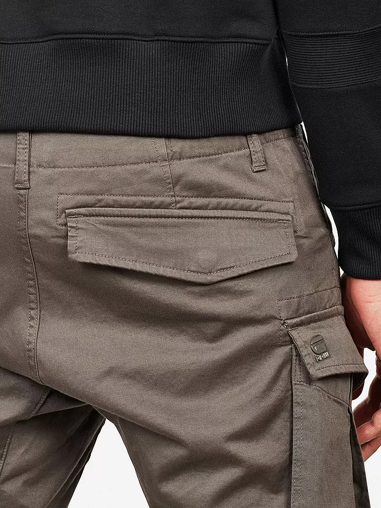 G-STAR RAW | Produktname: Pantalones cargo Rovic Tapered Fit
Marke: G-STAR RAW
Farbe: gris
Kategorien: Moda, Hombre
Material: Algodón, Elástico, Mezcla
Länge (Hosen/Jeans): Largo normal
Stil: Puro, Moda joven, Tendencia
Bundhöhe: Cintura media
Details: Bolsillos |