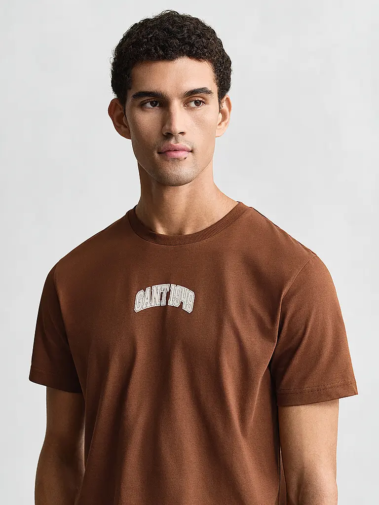 GANT | Camiseta GRAPHIC 1949 LOGO | Marrón