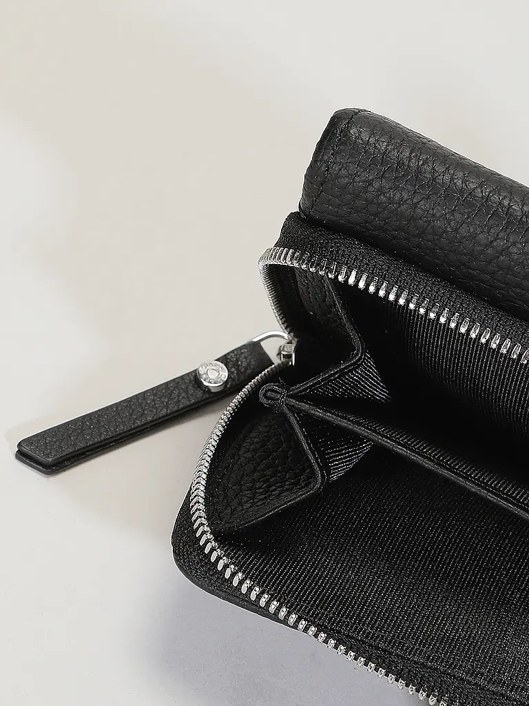 GIANNI CHIARINI | Nombre del producto: Cartera
Marca: GIANNI CHIARINI
Color: negro
Categorías: Moda, Mujer

Material: Cuero
Estampado: Liso
Detalles: Logo | Negro