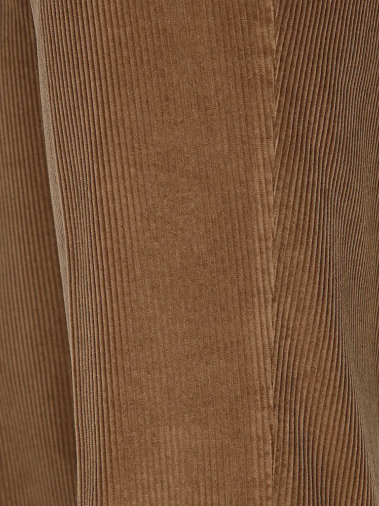 HILTL | Nombre del producto: Pantalón de pana PARMA
Marca: HILTL
Color: camel
Categorías: Moda, Hombre

Material: Algodón, Pana
Diseño: Liso
Altura de la cintura: Cintura media
Detalles: Bolsillos laterales | Camel