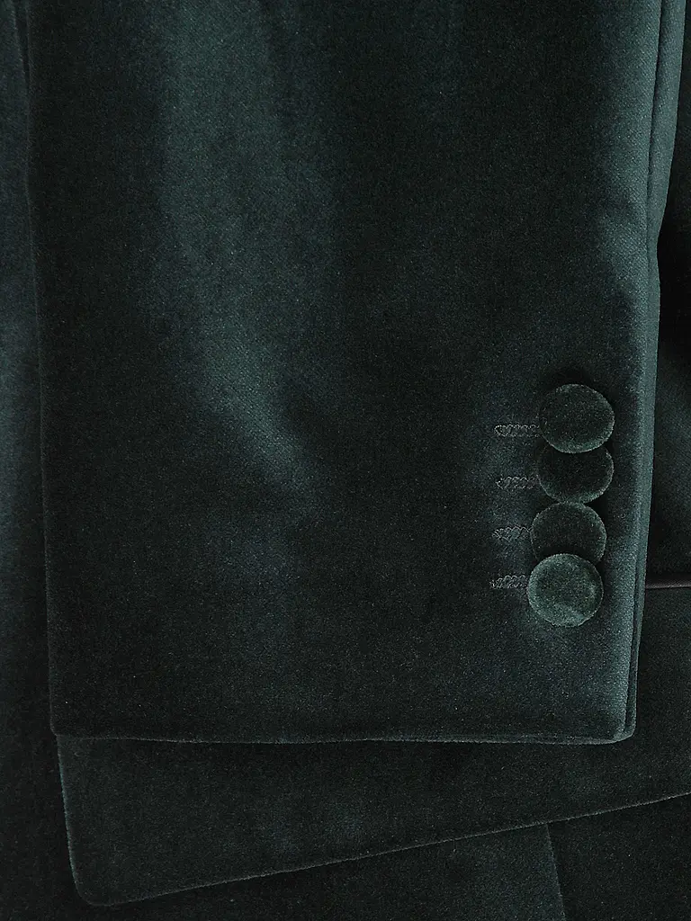 HUGO | Sakko HENRY
Marke: HUGO
Farbe: dunkelgrün
Kategorien: Mode,Herren
Tags: Fashion Tipp
Ärmellänge: Langarm
Material: Baumwolle
Kragenform: Reverskragen
Musterung: Unifarben
Passform (Oberbekleidung): Slim
Stil: Pure,Trend
Details: Eingrifftaschen |