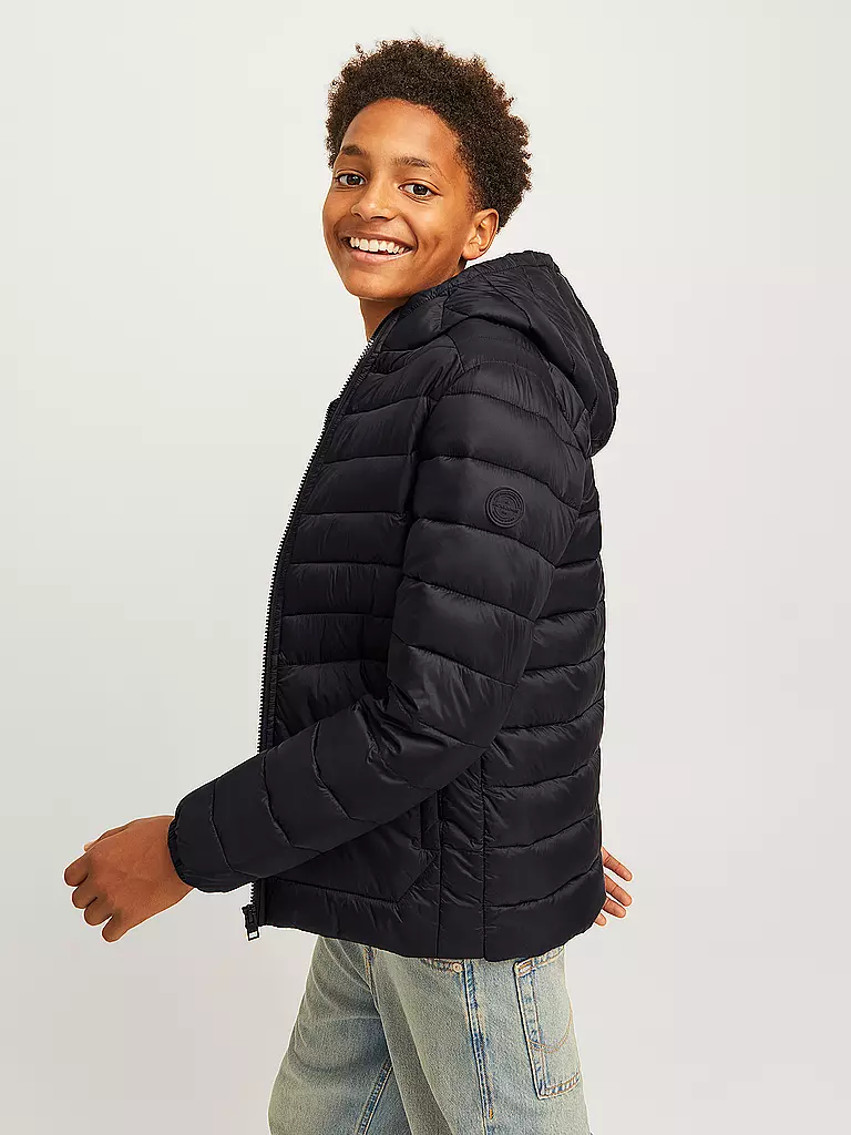 JACK & JONES | Chaqueta acolchada para niño JJESPRINT
Marca: JACK & JONES
Color: negro
Categorías: Moda,Niños,Niños

Largo de manga: Manga larga
Material: Nailon
Forma del cuello: Cuello alto
Ajuste (Prenda exterior): Regular
Estilo: Moda joven | 