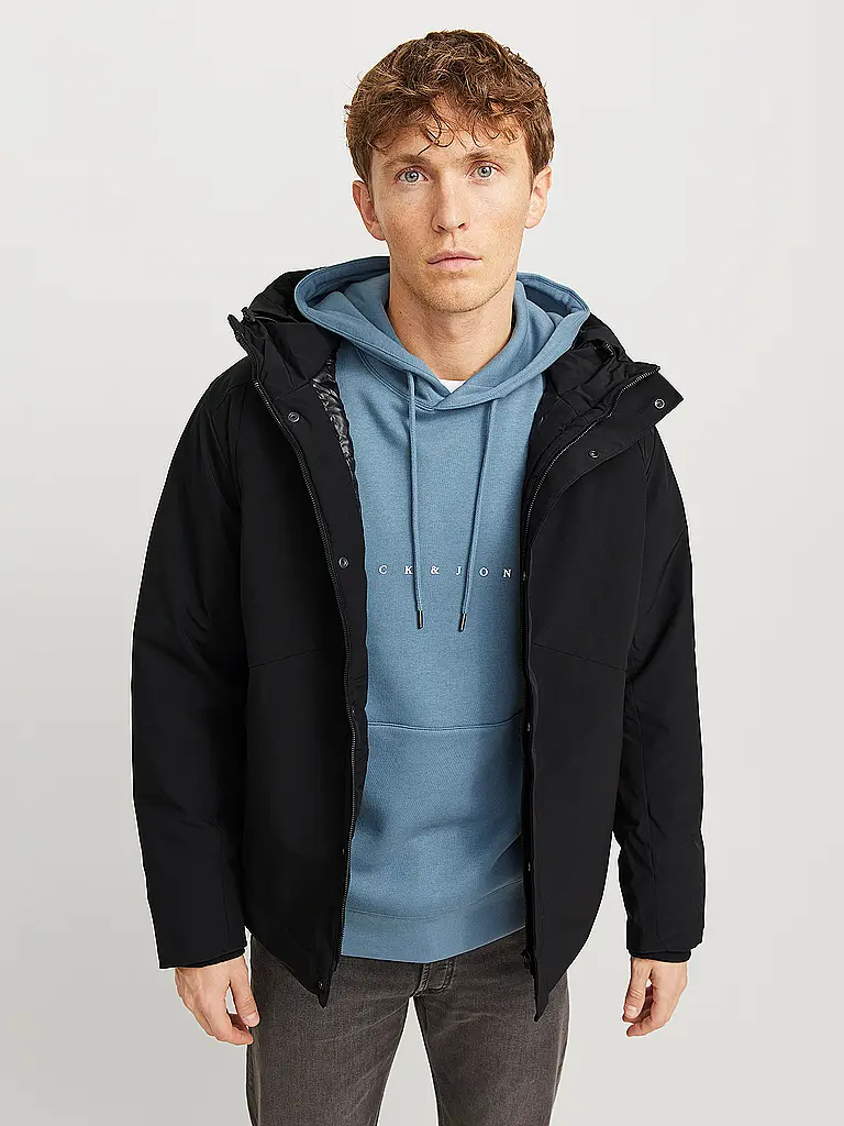 JACK & JONES | Chaqueta JJEKEEN
Marca: JACK & JONES
Color: negro
Categorías: Moda, Hombre

Largo de manga: Manga larga
Material: Poliéster / Poliamida, Elástico
Forma del cuello: Capucha
Diseño: Liso
Corte (Prenda exterior): Regular
Estilo: Young Fashion
Detalles: B | 