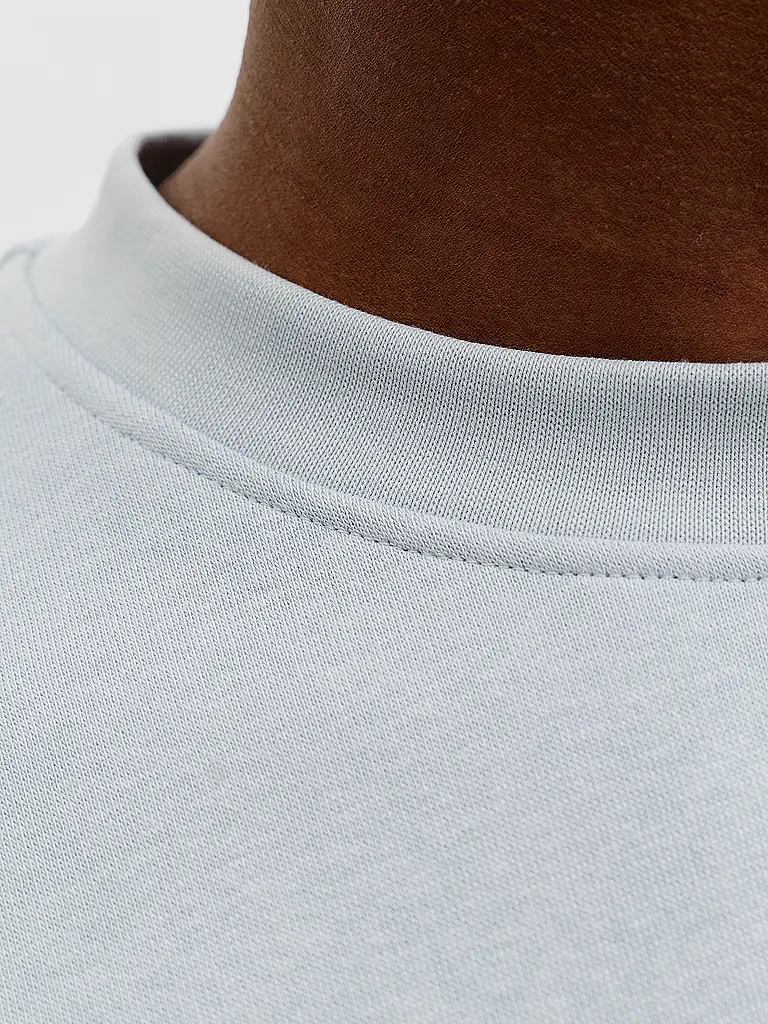 JACK & JONES | Nombre del producto: Sweater JJESOHO
Marca: JACK & JONES
Color: celeste
Categorías: Moda, Hombre

Largo de manga: Manga larga
Cuello: Cuello redondo
Material: Algodón
Diseño: Liso
Calce (Prendas superiores): Regular
Detalles: Logo | Azul claro