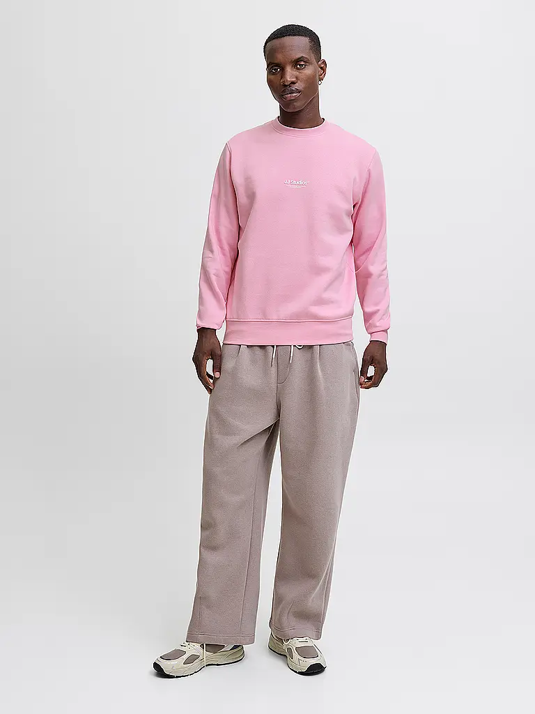 JACK & JONES | Nombre del producto: Sweater JJESOHO
Marca: JACK & JONES
Color: rosa
Categorías: Moda, Hombre

Largo de manga: Manga larga
Cuello: Cuello redondo
Material: Algodón
Diseño: Liso
Corte (Prendas superiores): Regular
Detalles: Logo | Rosa