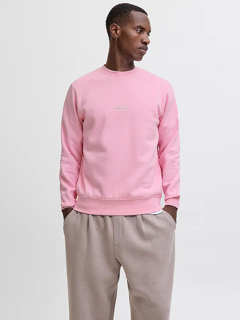 JACK & JONES | Nombre del producto: Sweater JJESOHO
Marca: JACK & JONES
Color: rosa
Categorías: Moda, Hombre

Largo de manga: Manga larga
Cuello: Cuello redondo
Material: Algodón
Diseño: Liso
Corte (Prendas superiores): Regular
Detalles: Logo | Rosa