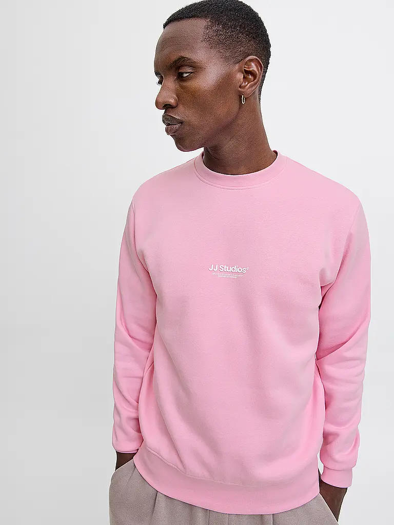JACK & JONES | Nombre del producto: Sweater JJESOHO
Marca: JACK & JONES
Color: rosa
Categorías: Moda, Hombre

Largo de manga: Manga larga
Cuello: Cuello redondo
Material: Algodón
Diseño: Liso
Corte (Prendas superiores): Regular
Detalles: Logo | Rosa