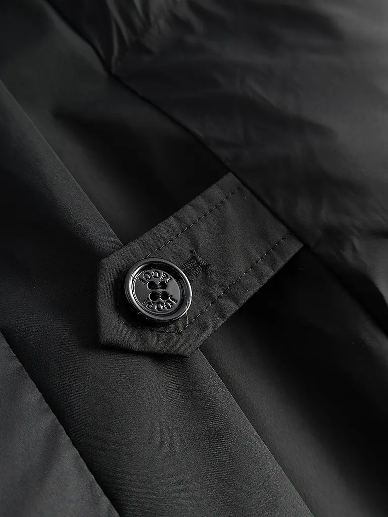 JOOP | Nombre del producto: Abrigo acolchado CHIARA
Marca: JOOP
Color: negro
Categorías: Moda,Mujer

Largo de manga: Manga larga
Material: Poliéster / Poliamida
Forma del cuello: Cuello alto
Diseño: Liso
Corte (Prenda exterior): Regular
Estilo: Smart Business | 