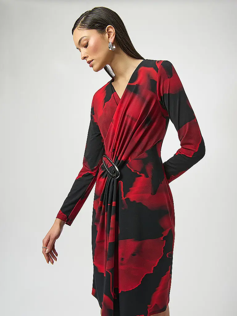 JOSEPH RIBKOFF | Minikleid
Marke: JOSEPH RIBKOFF
Farbe: rot
Kategorien: Mode,Damen
Tags: Große Größen
Ärmellänge: Langarm
Ausschnitt: V-Ausschnitt
Material: Polyester / Polyamid,Stretch,Jersey
Musterung: Geblümt,Allover
Passform (Oberbekleidung): Regular
Style & An |