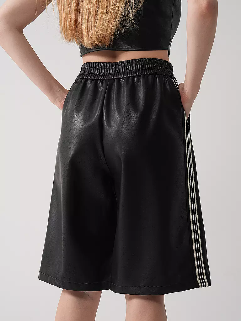 KARO KAUER | Shorts con aspecto de cuero | Negro