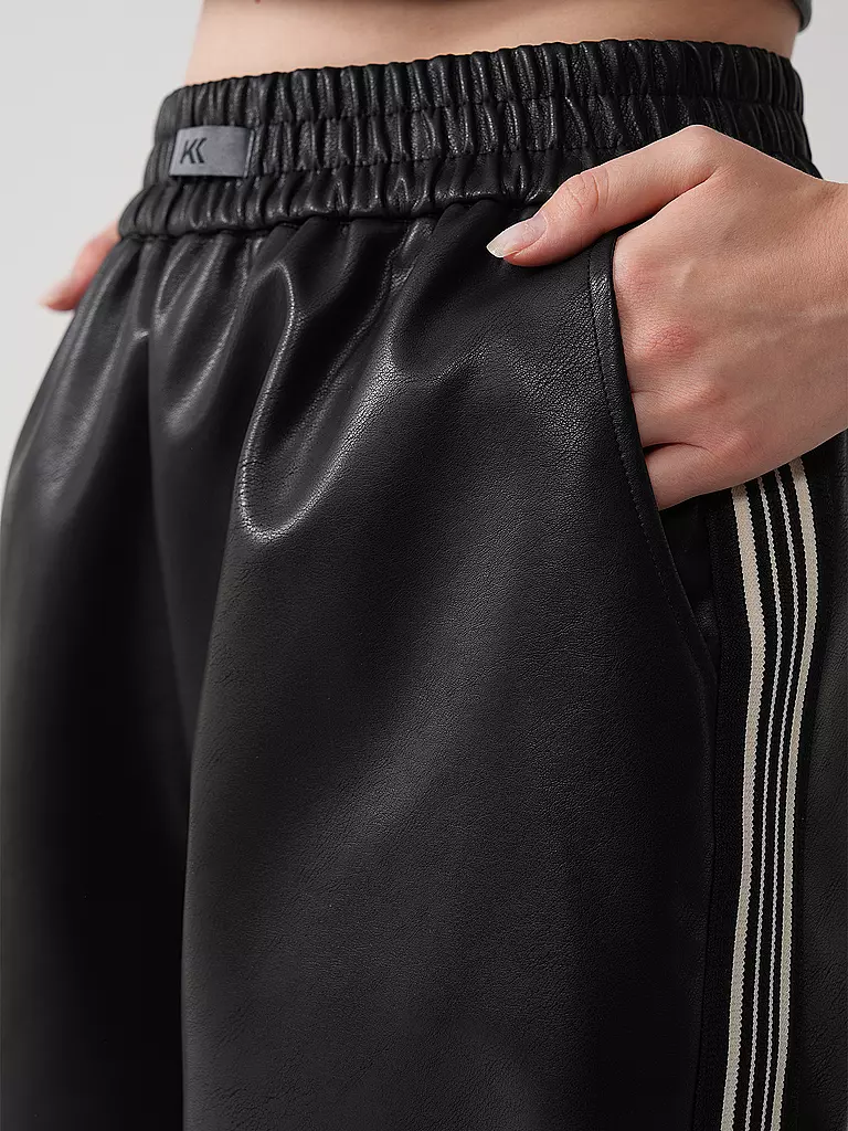 KARO KAUER | Shorts con aspecto de cuero | Negro
