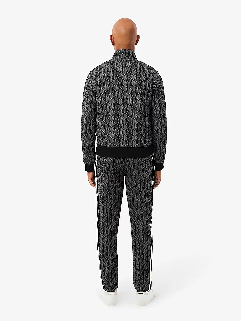 LACOSTE | Nombre del producto: Pantalones de chándal
Marca: LACOSTE
Color: negro
Categorías: Moda, Hombre
Material: Felpa, Algodón, Poliéster / Poliamida
Estampado: Estampado completo
Largo (pantalones/vaqueros): Largo normal
Estilo: Tendencia
Altura de la cin |