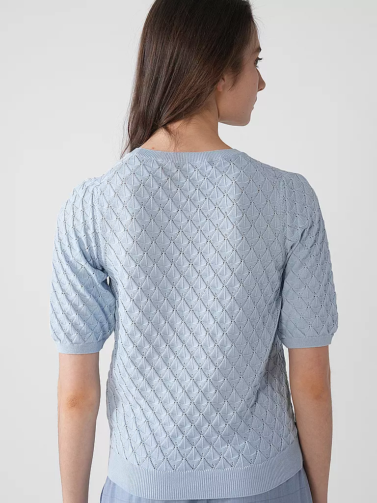 LANIUS | Nombre del producto: Jersey
Marca: LANIUS
Color: celeste
Categorías: Moda, Mujer

Largo de manga: Manga corta
Escote: Cuello redondo
Material: Algodón
Diseño: Liso
Corte (Prenda superior): Regular
Estilo: Pure
Detalles: Punto | Azul claro