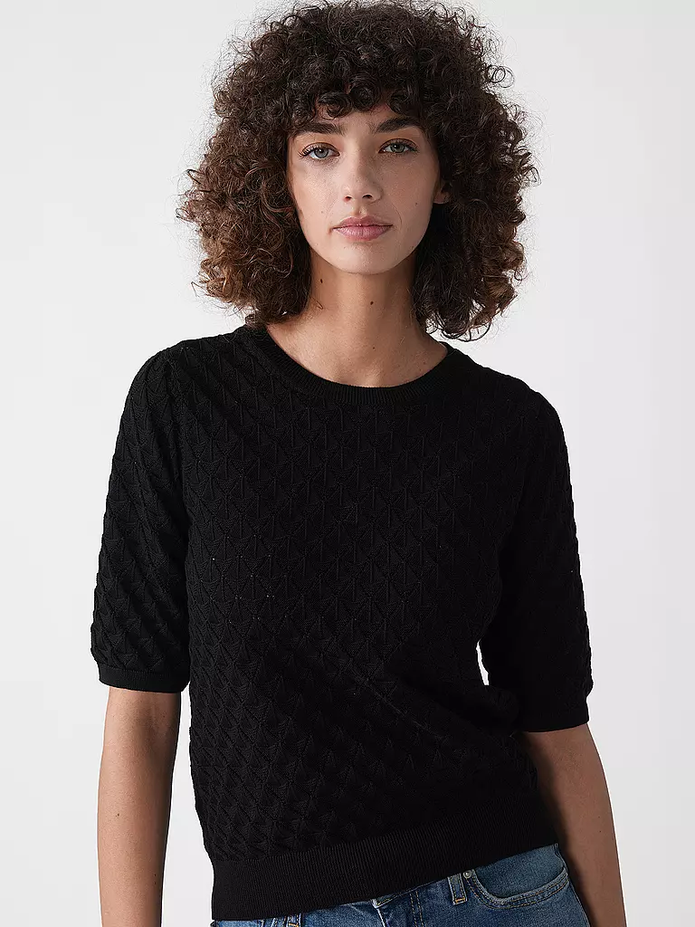 LANIUS | Pullover
Marca: LANIUS
Color: negro
Categorías: Moda, Mujer

Largo de manga: Manga corta
Escote: Cuello redondo
Material: Algodón
Diseño: Liso
Corte (Prenda superior): Regular
Estilo: Pure
Detalles: Patrón de punto | Negro