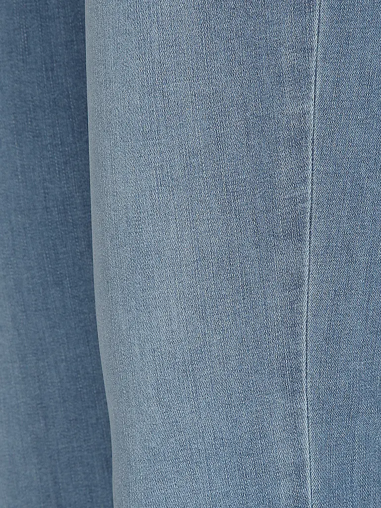 MARC CAIN | Nombre del producto: Jeans Slim Fit SILEA
Marca: MARC CAIN
Color: azul
Categorías: Moda,Mujer

Material: Denim,Algodón,Elástico
Diseño: Liso
Largo (Pantalones/Jeans): Largo 7/8
Estilo: Glamour
Altura de la cintura: Cintura alta
Detalles: Bolsillos lat | Azul