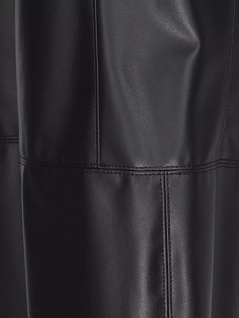 MARC CAIN | Pantalón Jogging Fit efecto piel RANCHI | 