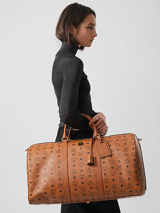 MCM | Nombre del producto: Weekender OTTOMAR VI
Marca: MCM
Color: marrón
Categorías: Moda, Mujer

Material: Canvas
Estampado: Logo
Estilo: Tendencia