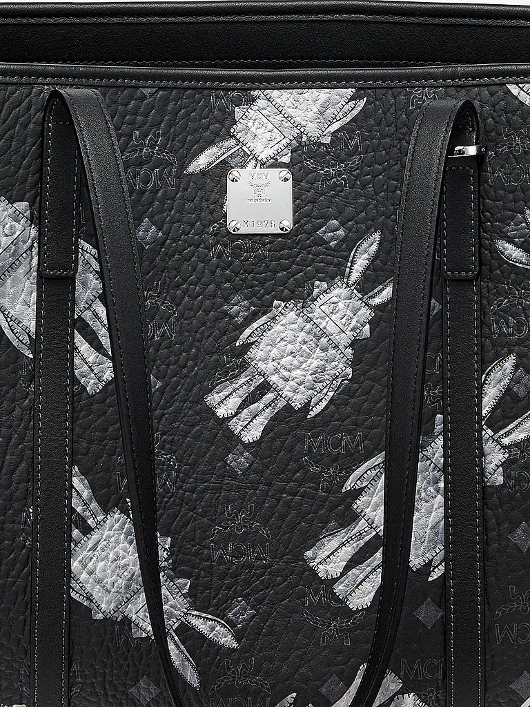 MCM | Nombre del producto: Bolso - Shopper TONI
Marca: MCM
Color: negro
Categorías: Moda, Mujer

Material: Canvas
Estampado: Logo
Estilo: Tendencia
Detalles: Detalles de cuero | Negro