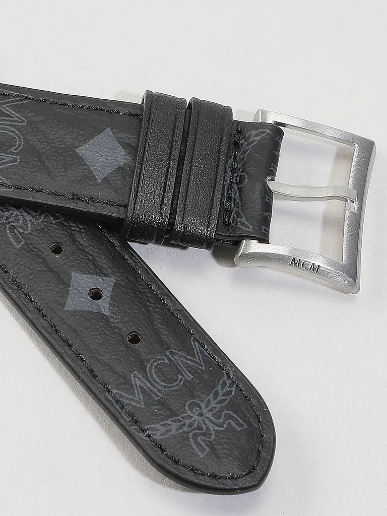 MCM | Nombre del producto: Correa para Apple Watch OTTOMAR VI
Marca: MCM
Color: negro
Categorías: Moda, Mujer

Material: Lona
Estilo: Tendencia | Negro